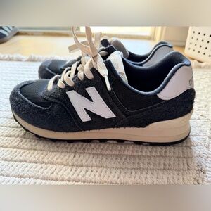 NEW BALANCE 574 Unisex Adult 574 Sneakers
Men size 8 women size 9.5